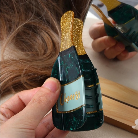 Champagne Bottle Claw Clip! 🍾 - Picture 4 of 5